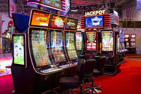 cupang cuan Monopoly Live multi-camera view with dealer and wheel angles